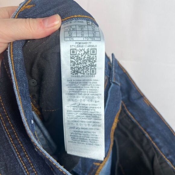 GUESS Dark Wash Denim Blue Jeans Cosmetic Back Zip Pockets Size 31/30 - Picture 9 of 10